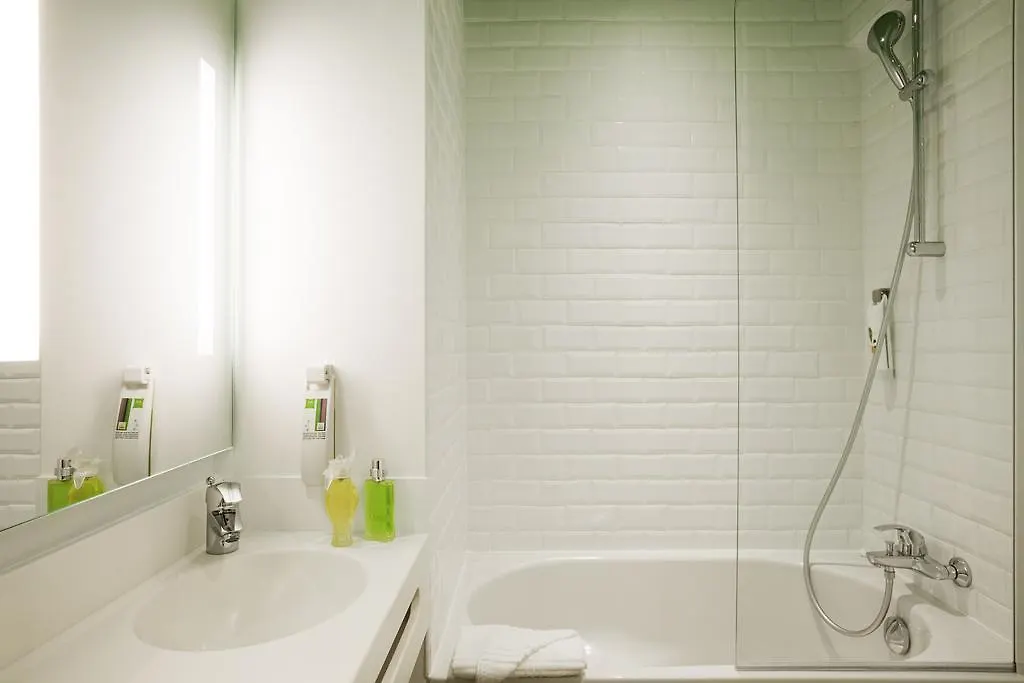 Ibis Styles Paris Buttes Chaumont Hotel 3*,